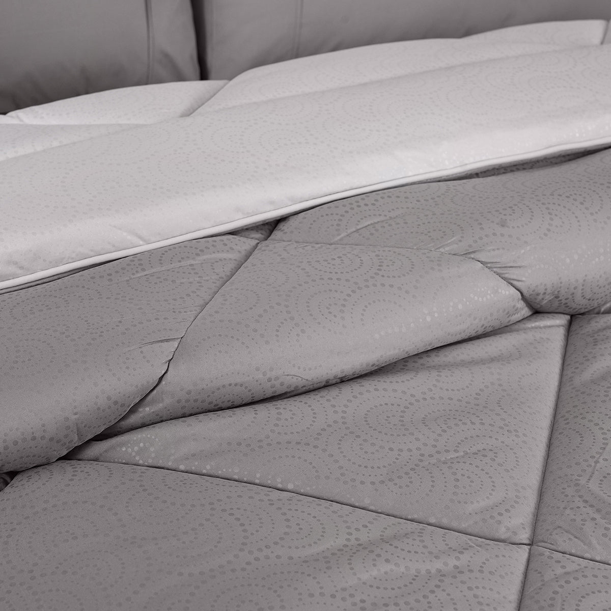 Gravel 250 GSM reversible textured Grey Quilt