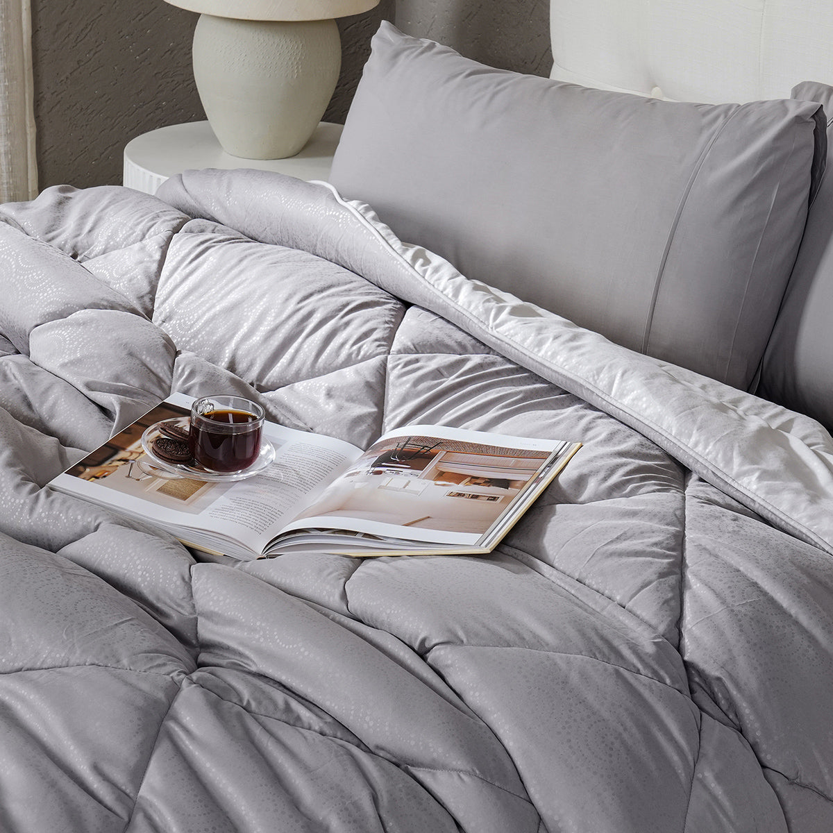 Gravel 250 GSM reversible textured Grey Quilt