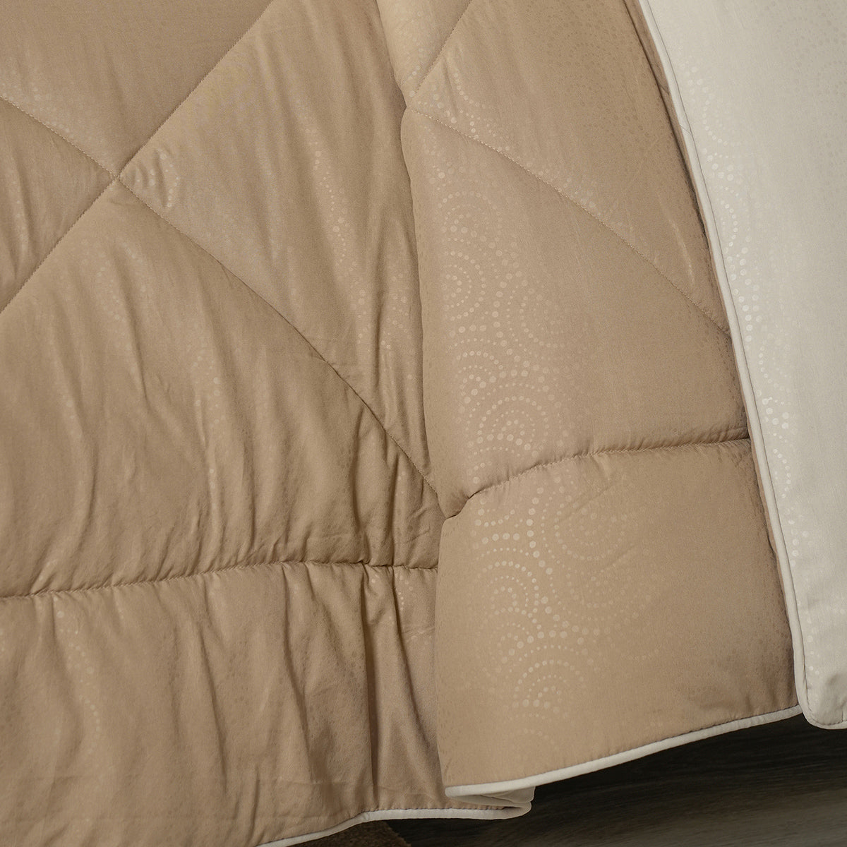 Gravel 250 GSM reversible textured Beige/Neutral Quilt
