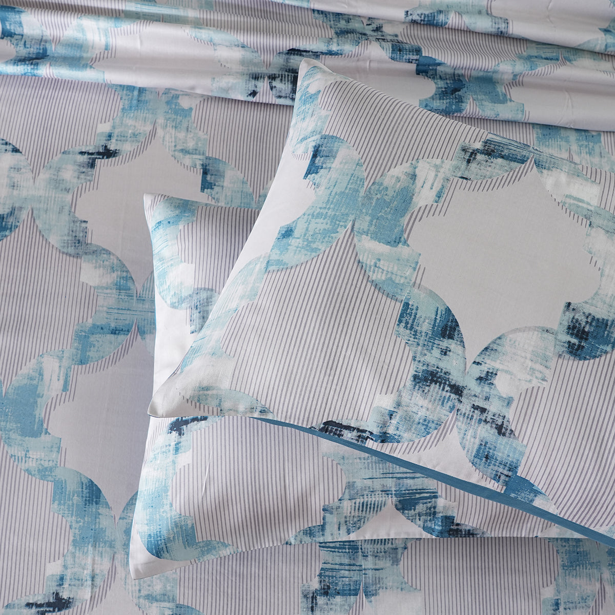 Enchanted Harmony Ogee Flent Printed Cotton Bed Sheet With Pillow Cover