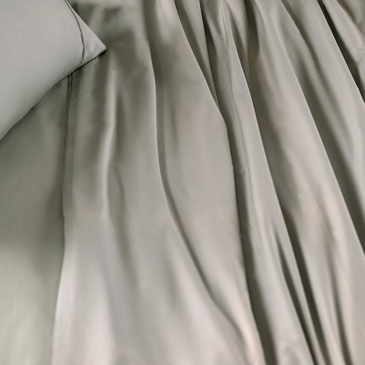 Slumber Plain Easy Care Percale 100% Cotton Wild Dove Crisp Bed Sheet with Pillow Case
