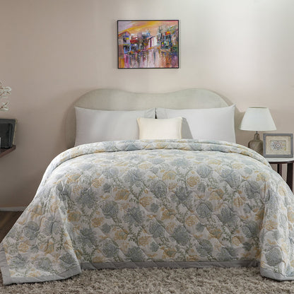 Hues PBS Refined Retro Jacobean Revive Quilt