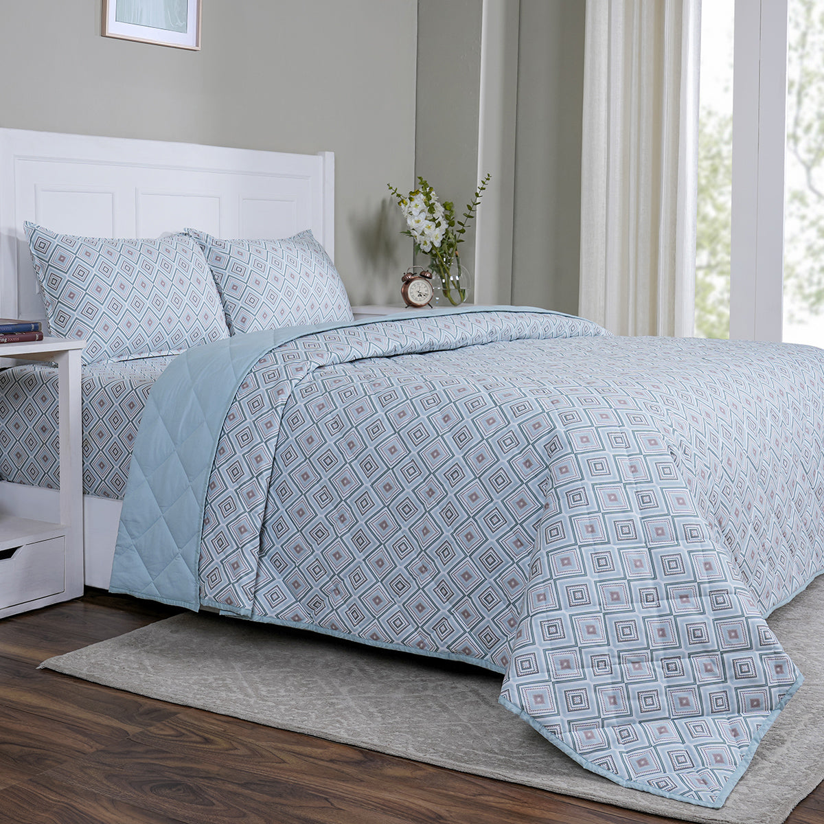 Hermosa Sensory Bloom Jude Quilt Blue